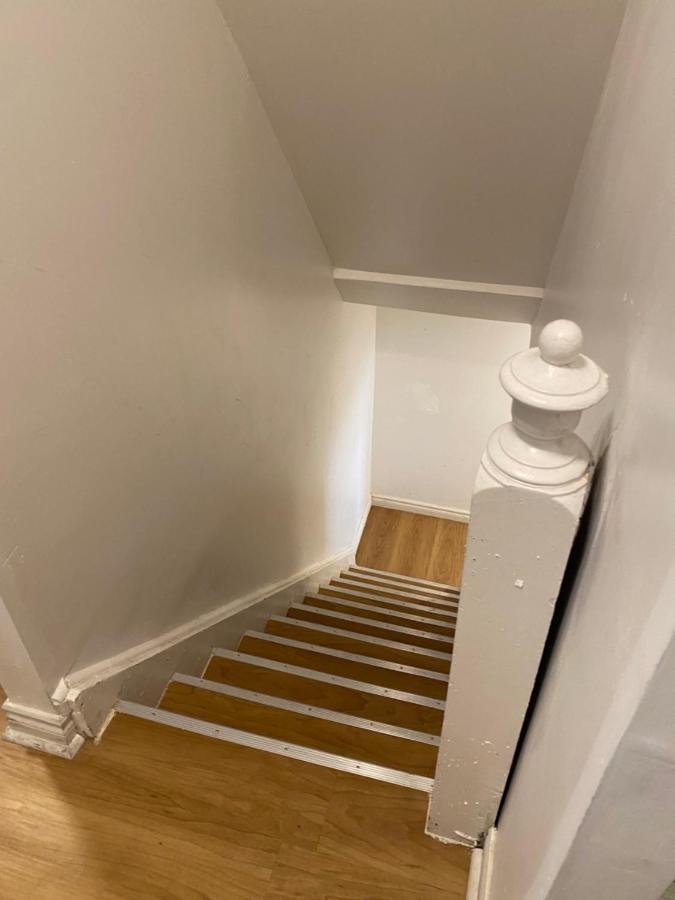 Double Room With Shared Bathroom 536B 토론토 외부 사진