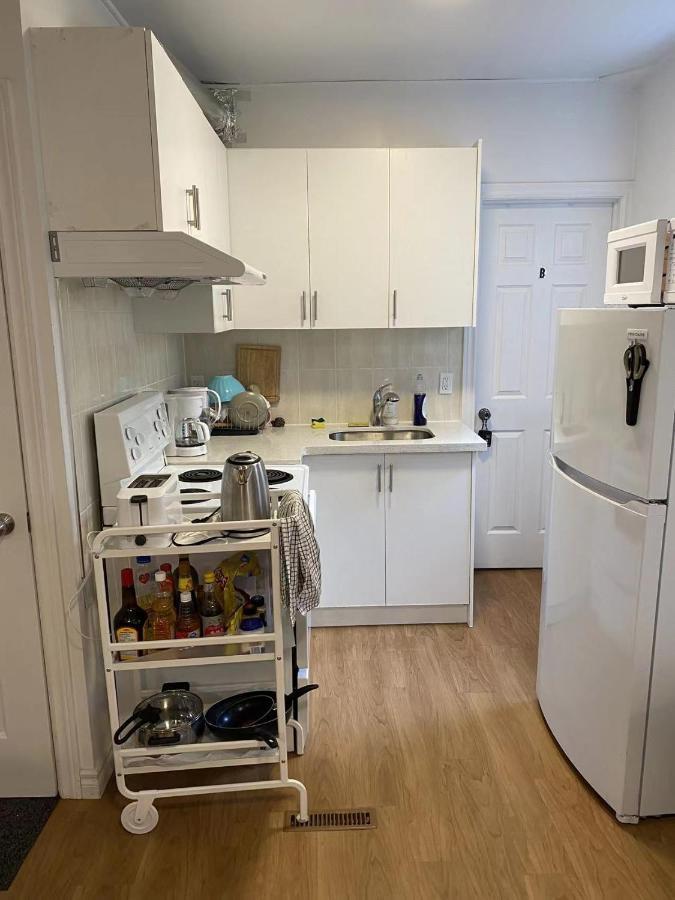 Double Room With Shared Bathroom 536B 토론토 외부 사진